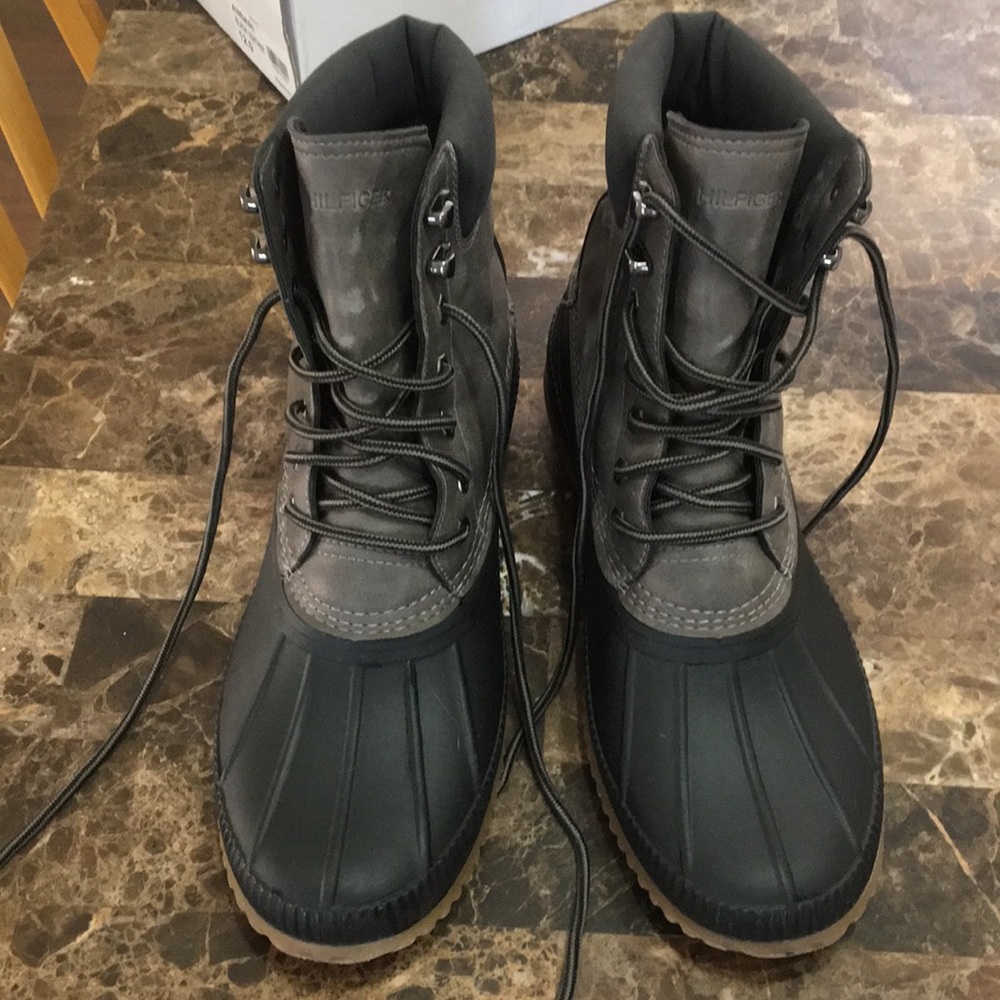 TOMMY HILFIGER Men’s duck boots 12sz excellent used conditions